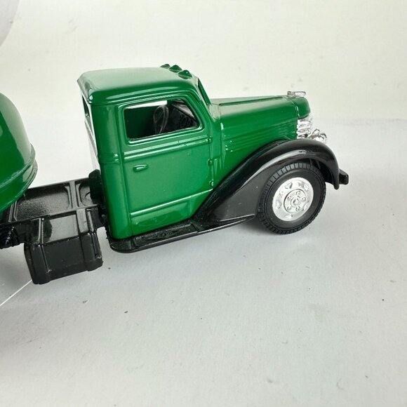 Valvoline Diecast Green & Black Diamond T Cab Tanker Truck Model Bank - Picture 4 of 8